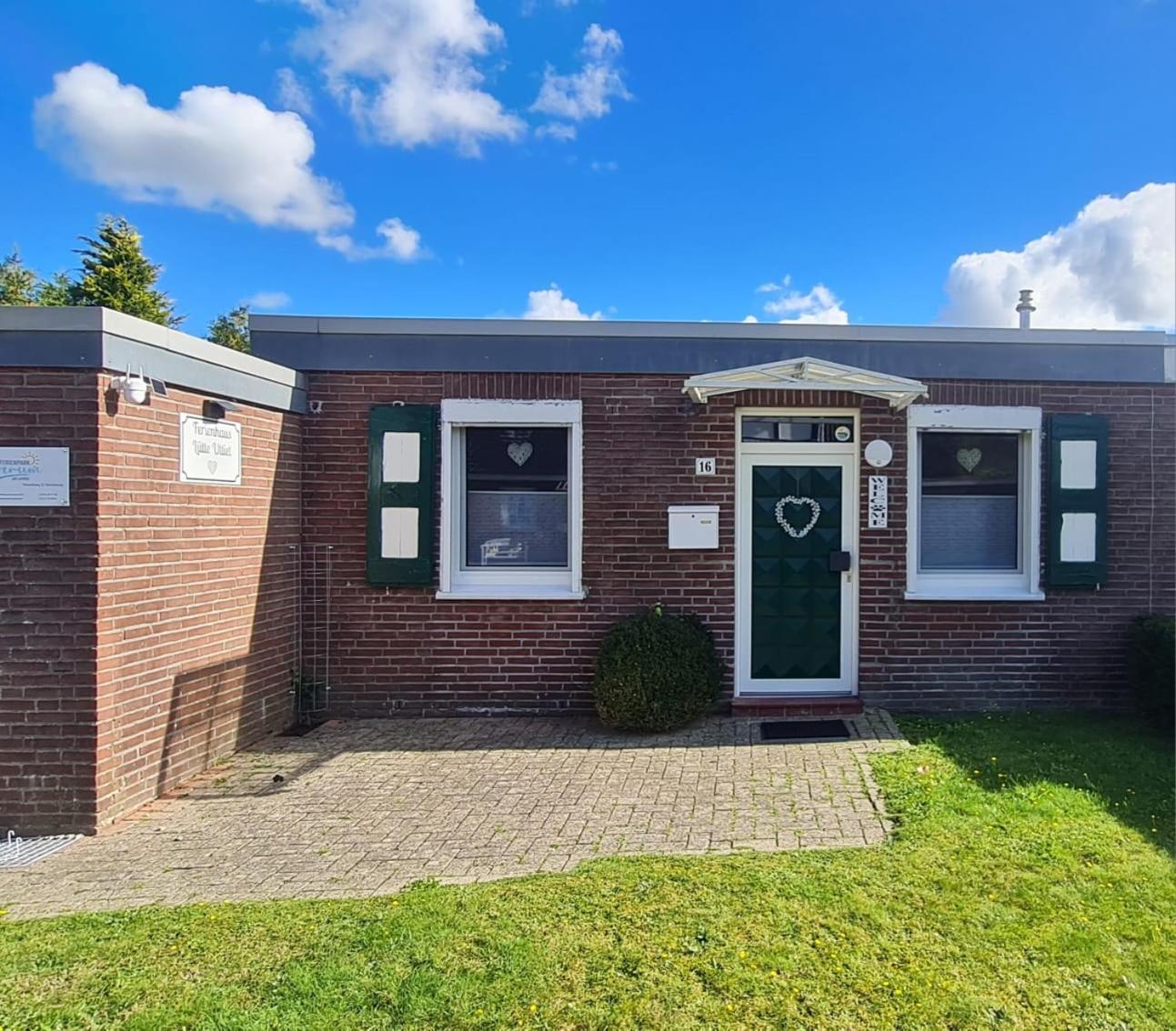 Ferienhaus Luettje Uttiet Mit Eingezaeunten Garten Villa Berumbur Exteriör bild